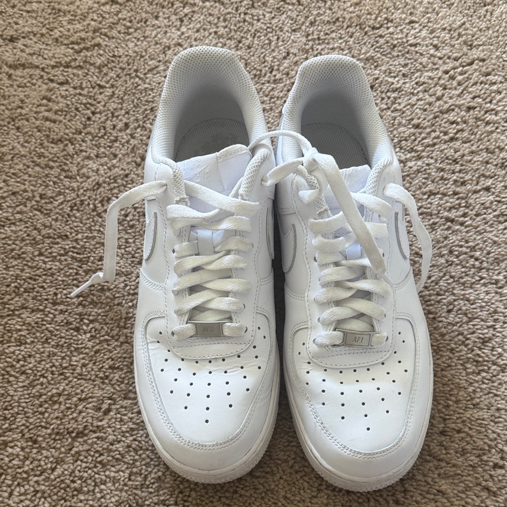 Nike White AIR FORCE 1’s